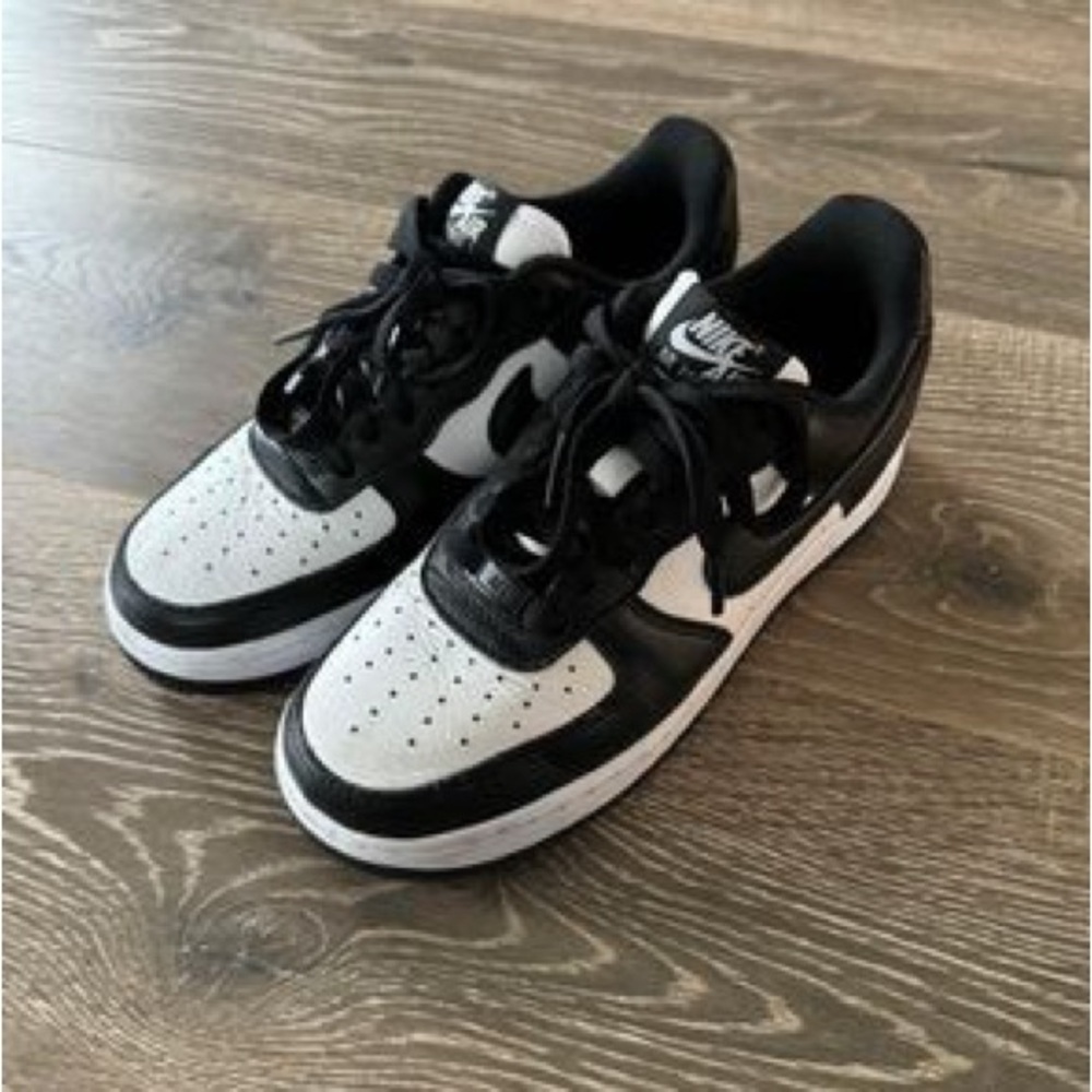 Black & White Nike Airforce 1